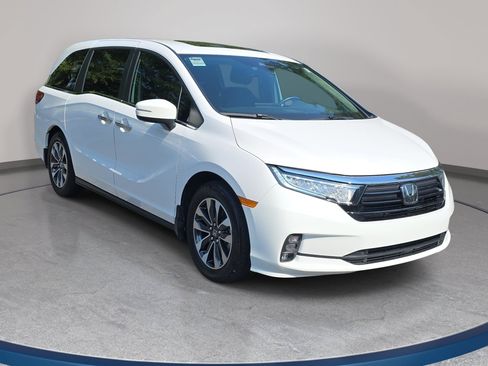 Certified 2024 Honda Odyssey EX-L image 3