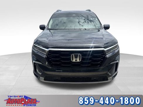 Used 2025 Honda Pilot Touring image 8