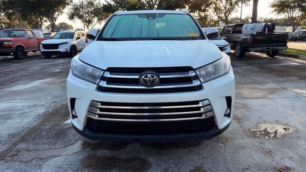 Used 2019 Toyota Highlander Limited FWD image 3