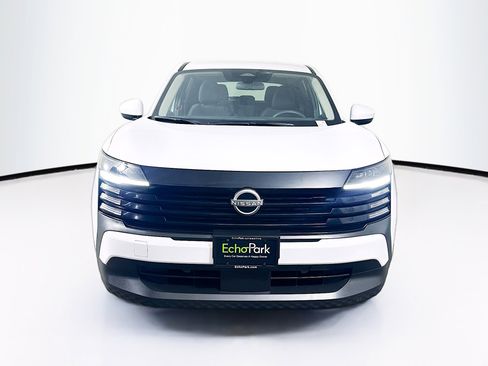 Used 2025 Nissan Kicks SV image 2