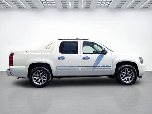 Used 2012 Chevrolet Avalanche LTZ RWD image 3
