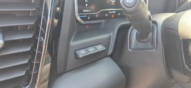 Used 2025 GMC Sierra 2500 AT4 w/ AT4 Premium Plus Package AWD/4WD image 18