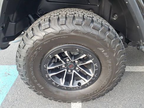 Used 2025 Jeep Wrangler Unlimited Rubicon AWD/4WD image 27