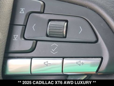 Used 2025 Cadillac XT6 Luxury AWD/4WD image 6
