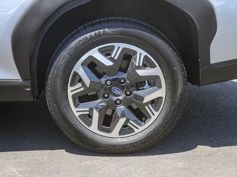Used 2025 Subaru Forester Premium AWD/4WD image 12