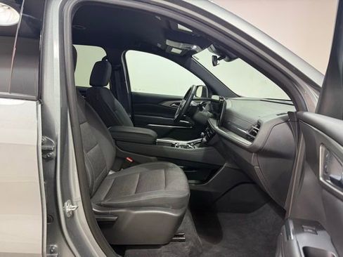 Certified 2025 Chevrolet Traverse LT image 28