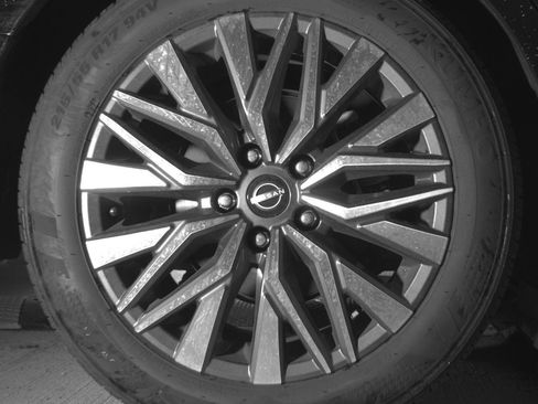 Used 2025 Nissan Altima 2.5 SV FWD image 12