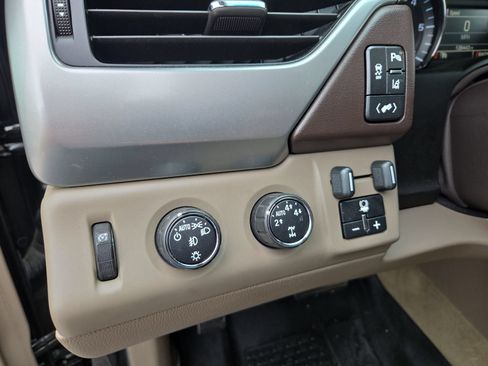 Used 2015 Chevrolet Suburban LTZ AWD/4WD image 11