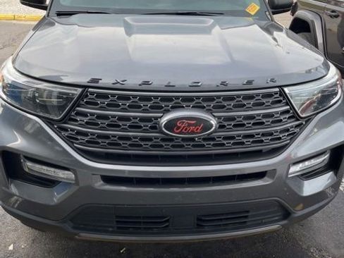 Used 2021 Ford Explorer XLT w/ Equipment Group 202A AWD/4WD image 3