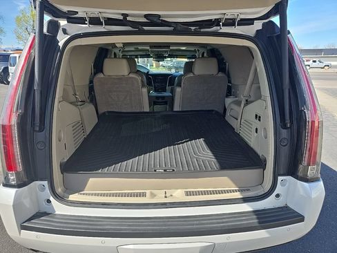 Used 2019 Cadillac Escalade Premium Luxury AWD/4WD image 29
