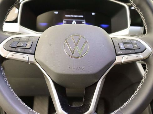 Used 2025 Volkswagen Taos SE w/ Panoramic Sunroof Package image 12