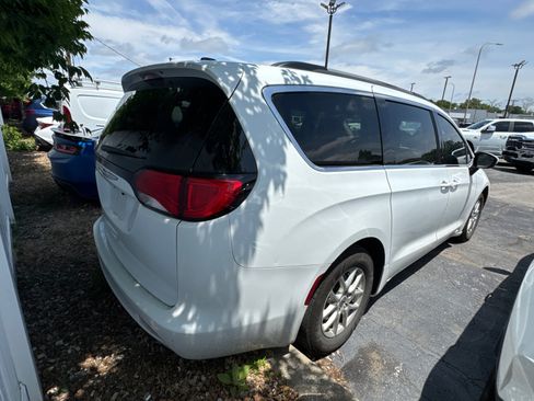 Used 2021 Chrysler Voyager Lxi FWD image 3
