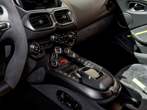 Used 2023 Aston Martin V8 Vantage Coupe image 52