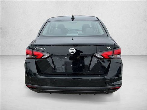 Used 2022 Nissan Versa SV image 6