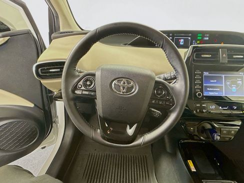 Used 2022 Toyota Prius XLE FWD image 11