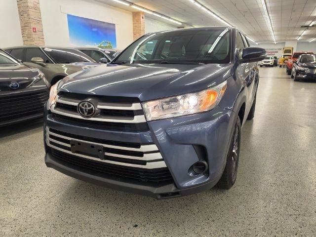 Used 2018 Toyota Highlander LE w/ Carpet Mat Package (TMS) FWD image 2