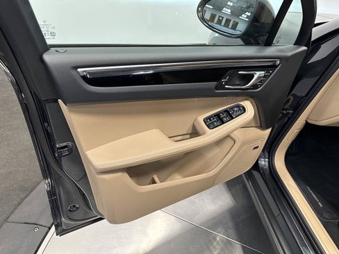 Used 2026 Porsche Macan AWD/4WD image 15