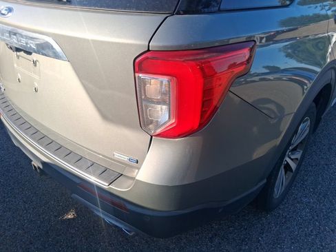 Used 2020 Ford Explorer Platinum w/ Premium Technology Package AWD/4WD image 9