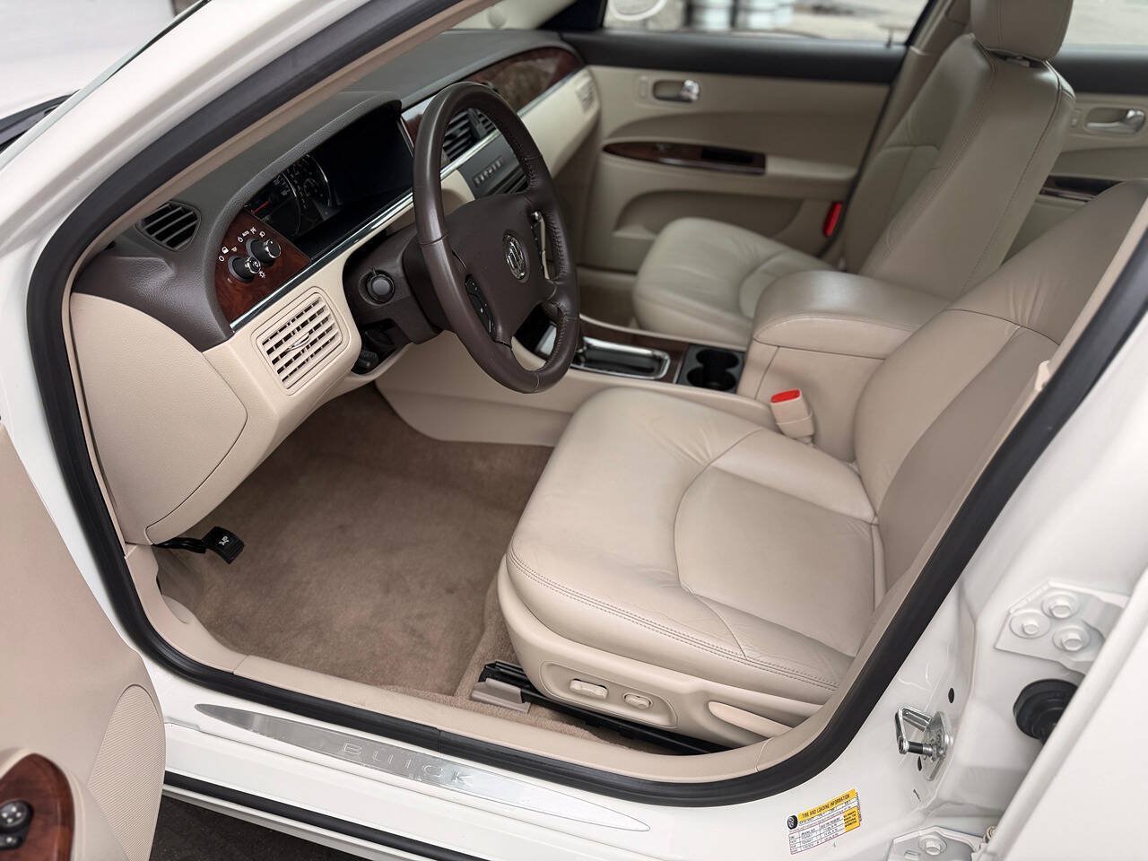 Used 2008 Buick LaCrosse CXL w/ Driver Confidence Package FWD image 7
