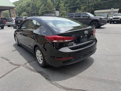 Used 2018 Hyundai Elantra SE FWD image 5
