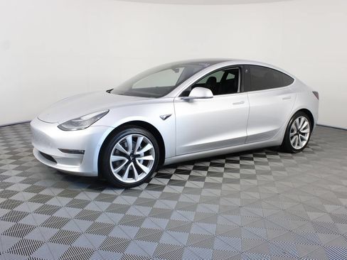 Used 2018 Tesla Model 3 Long Range RWD image 2