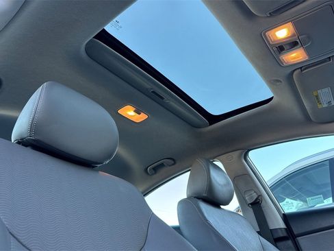 Used 2013 Hyundai Elantra Limited image 16