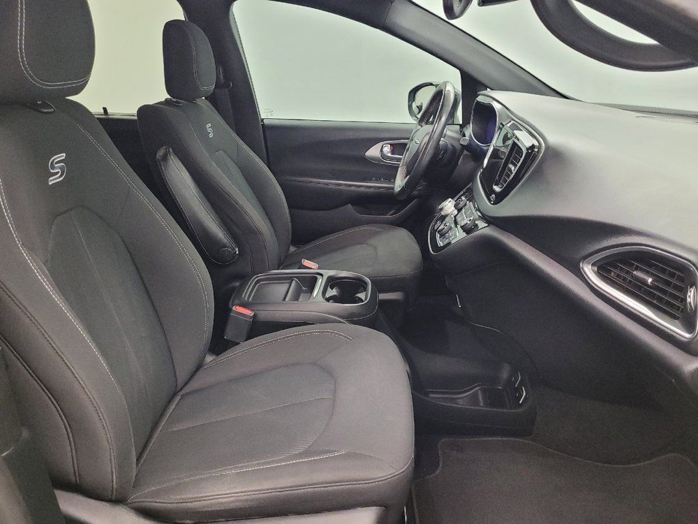 Used 2019 Chrysler Pacifica Touring Plus w/ S Appearance Package FWD image 21