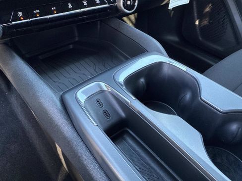 New 2026 Chevrolet Equinox EV LT image 28