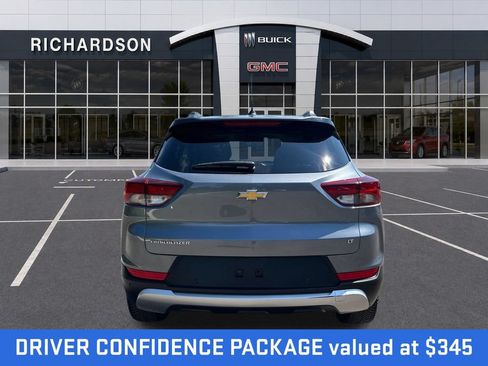 Used 2022 Chevrolet TrailBlazer LT w/ Convenience Package FWD image 4