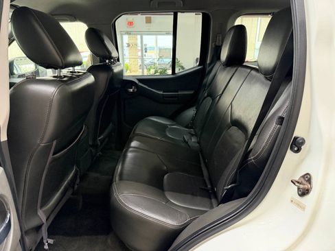 Used 2015 Nissan Xterra PRO-4X w/ Pro-4x Leather Package AWD/4WD image 13