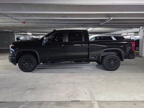 Used 2024 Chevrolet Silverado 2500 LT w/ Midnight Edition AWD/4WD image 8