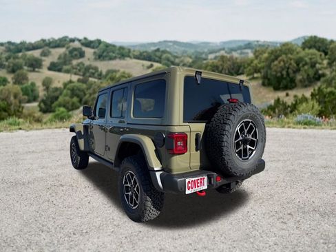 Used 2025 Jeep Wrangler Unlimited Rubicon AWD/4WD image 8