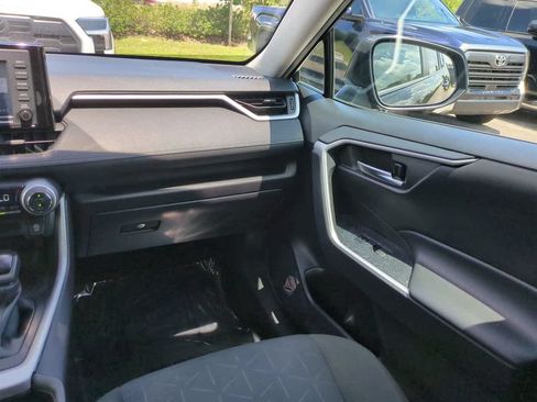 Used 2022 Toyota RAV4 XLE FWD image 16