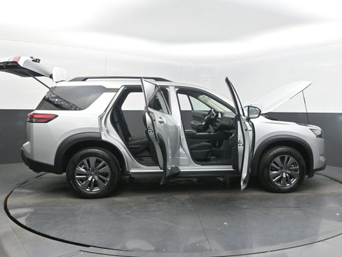 Used 2024 Nissan Pathfinder SV FWD image 46