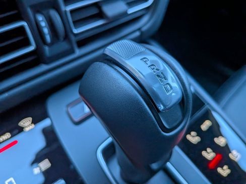 Certified 2025 Porsche Macan image 20