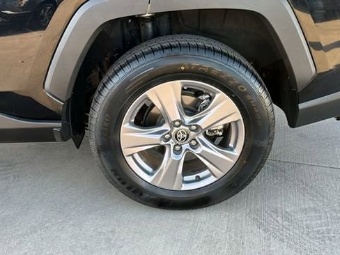 Used 2025 Toyota RAV4 XLE AWD/4WD image 21