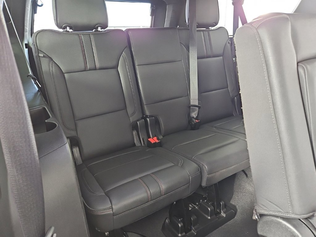 Used 2022 Chevrolet Suburban RST w/ Luxury Package RWD image 21