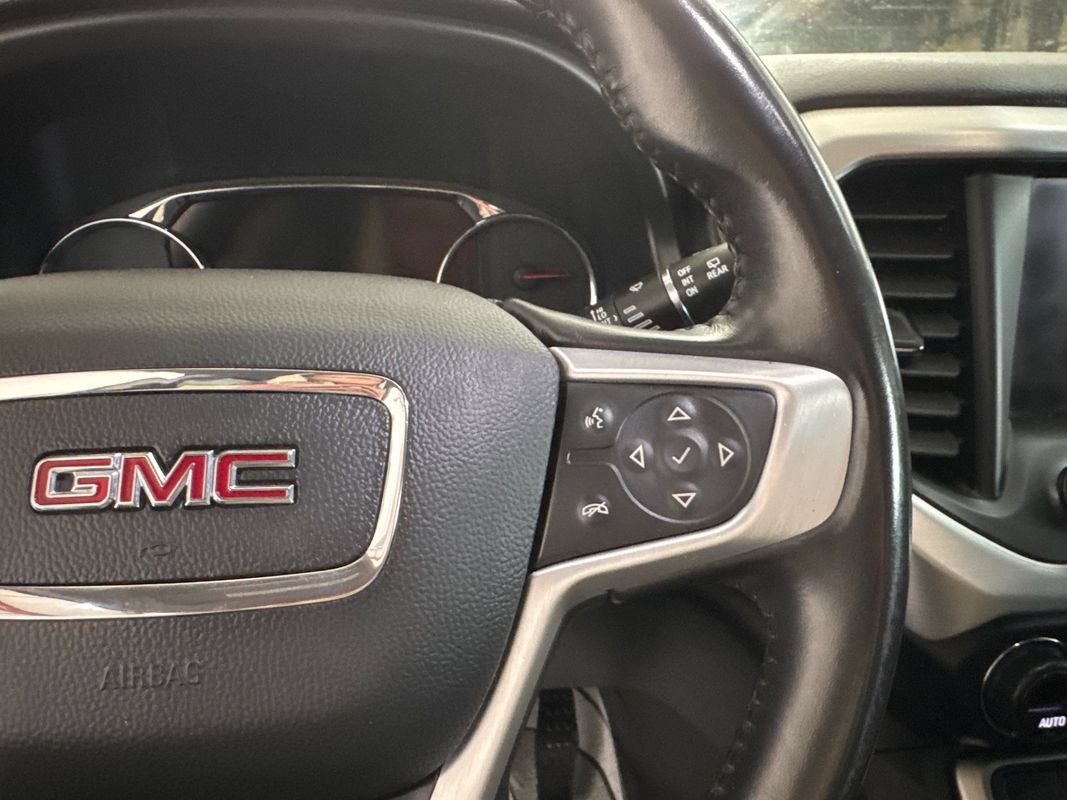 Used 2020 GMC Acadia SLT w/ Driver Alert Package II AWD/4WD image 13