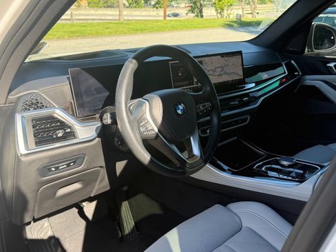 Used 2024 BMW X5 xDrive40i w/ Premium Package AWD/4WD image 8