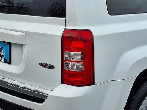 Used 2014 Jeep Patriot Latitude image 19