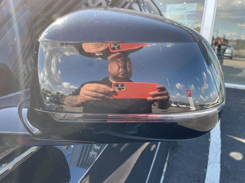 Used 2024 BMW X6 xDrive40i w/ Executive Package image 6