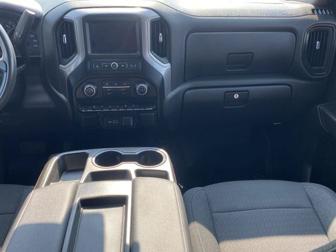 Used 2022 Chevrolet Silverado 1500 Custom Trail Boss w/ LPO, Dark Essentials Package AWD/4WD image 17
