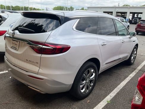 Used 2018 Buick Enclave Avenir w/ Avenir Technology Package FWD image 5