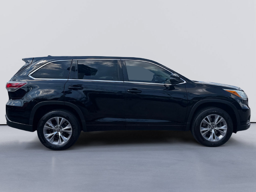 Used 2016 Toyota Highlander Plus FWD image 2