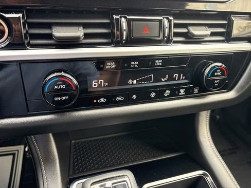 Used 2022 Nissan Pathfinder S image 33