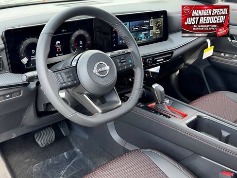New 2025 Nissan Kicks SR AWD/4WD image 13