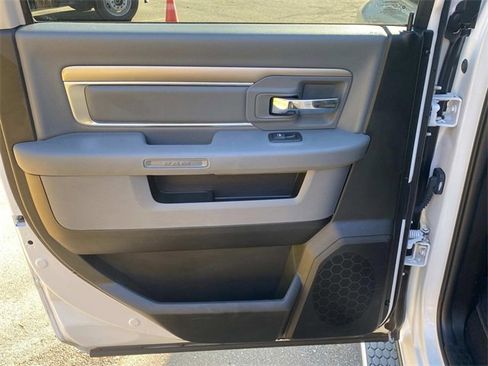 Used 2020 RAM 1500 Classic SLT w/ Luxury Group image 10