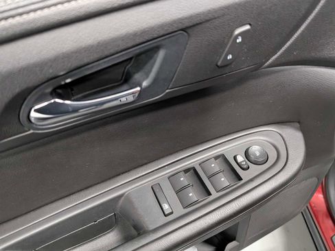 Used 2016 GMC Acadia SLE image 37