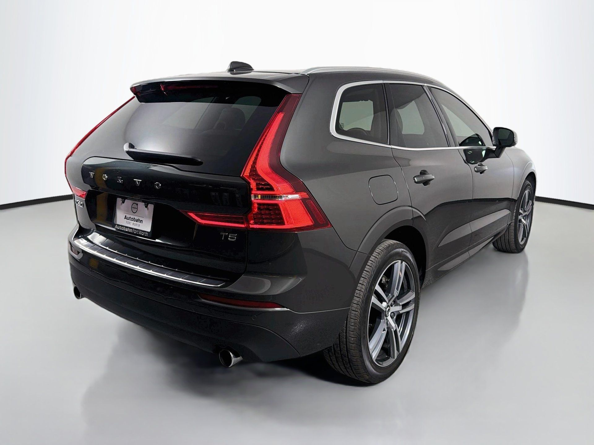 Used 2021 Volvo XC60 T5 Momentum w/ Premium Package FWD image 6