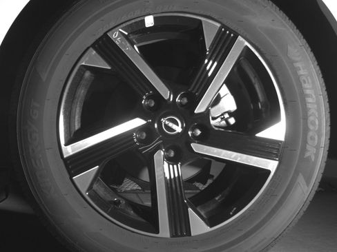 Used 2025 Nissan Sentra SV FWD image 17